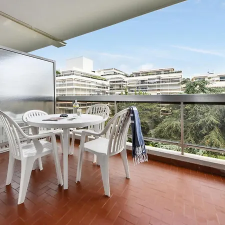 Partenaire Le Tanit Готель Жюан-ле-Пен